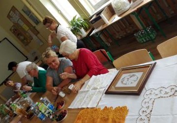 Zajęcia z rękodzieła dla uczestników projektu socjalnego Senior+
